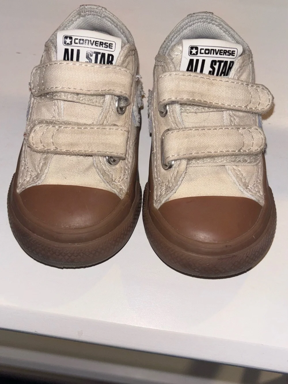 Converse Kids Low Top Sneakers in Cream and Brown (4 toddler)